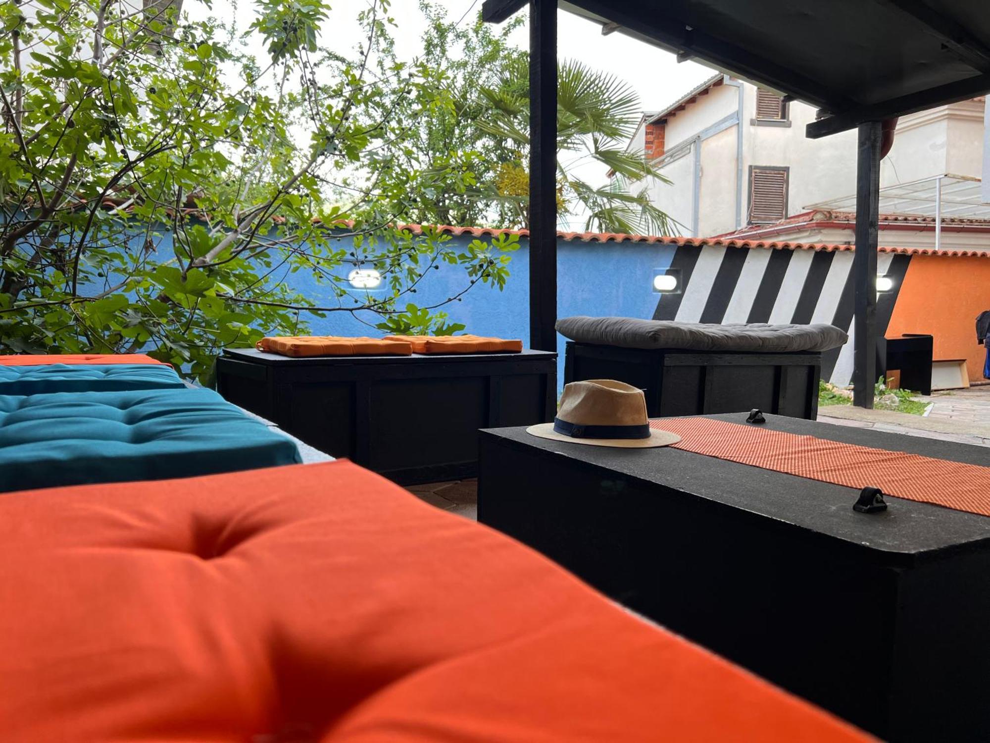Blue Orange Lake Hostel Ohrid Bagian luar foto